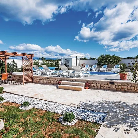 Luxurious Home In Vrsi 別荘