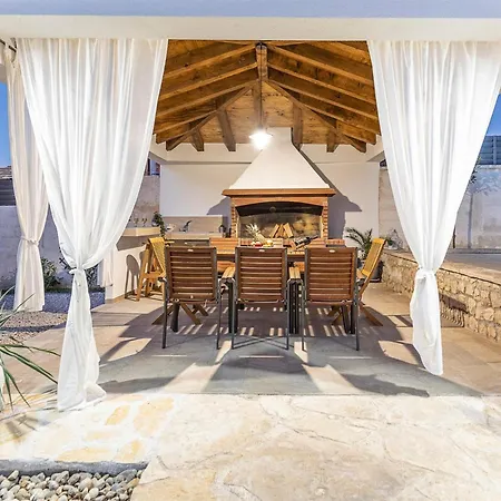 Luxurious Home In Vrsi *