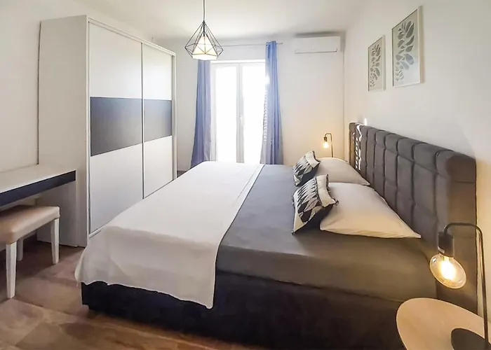 Awesome In With Wifi Holiday home Vrsi